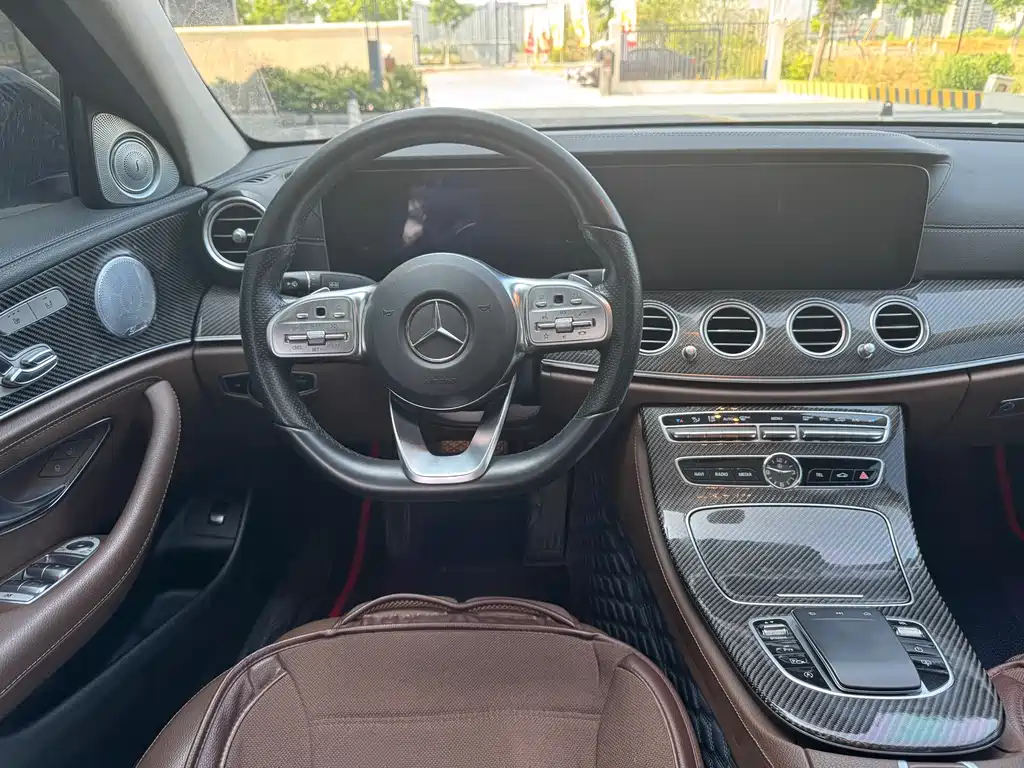 Mercedes-Benz E-Class 2019 — фото 10