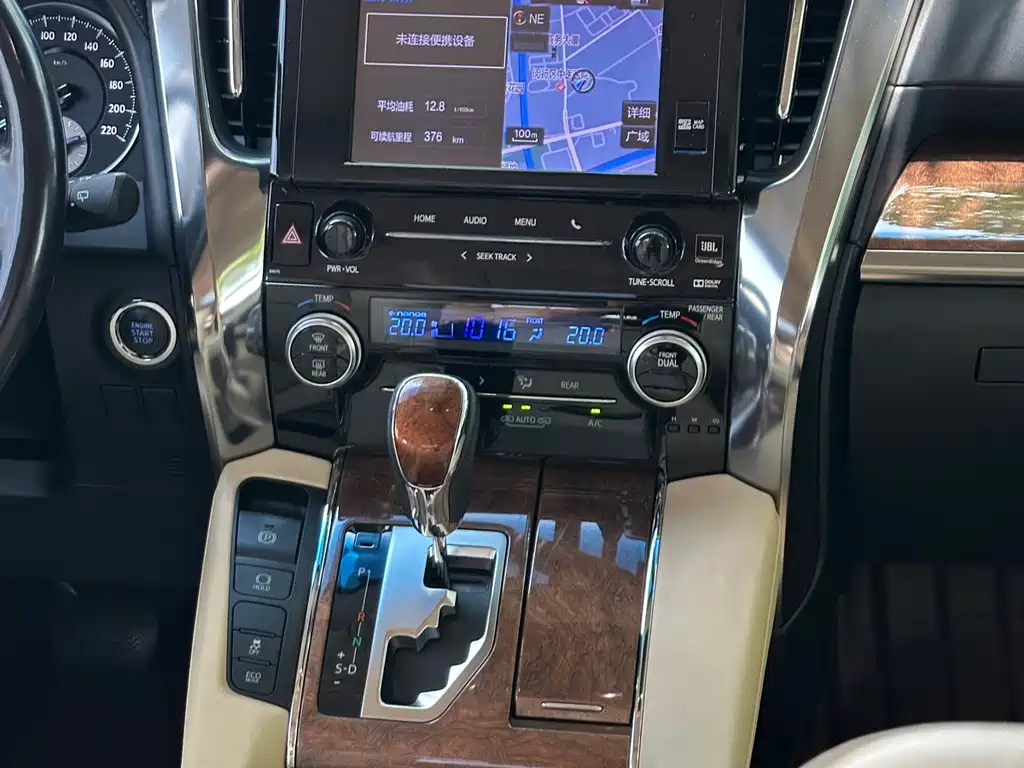 Toyota Alphard 2017 — фото 20