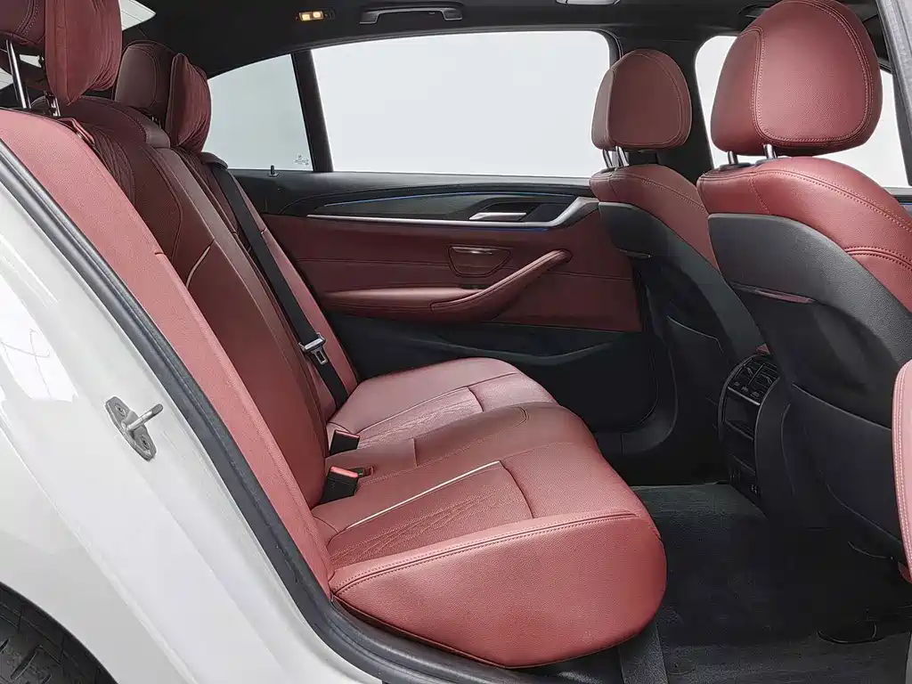 BMW 5 Series New Energy 2023 — фото 12