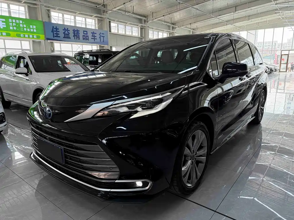 Toyota Sienna 2023 — фото 1