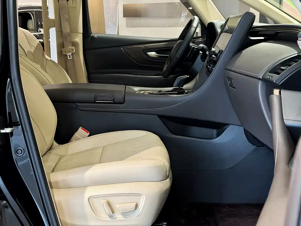 Toyota Vellfire 2023 — фото 11