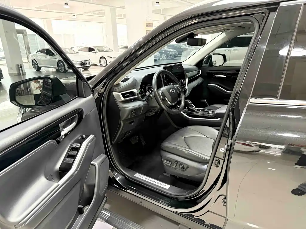 Toyota Highlander 2022 — фото 14