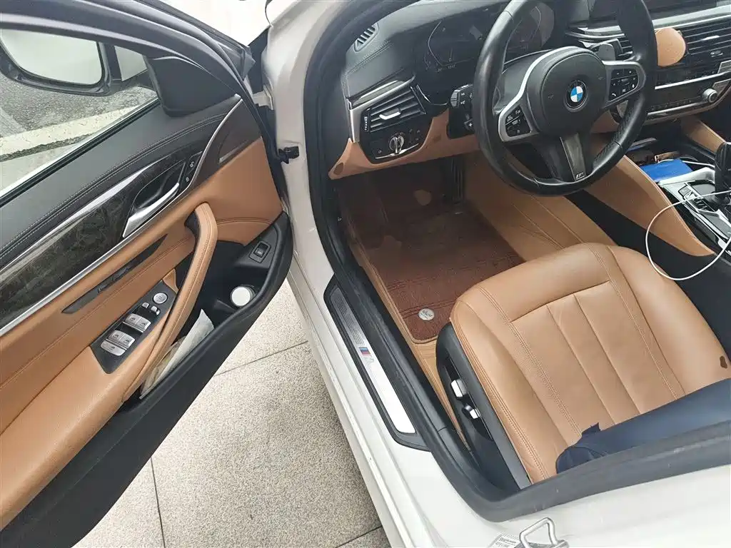 BMW 5 Series 2020 — фото 12