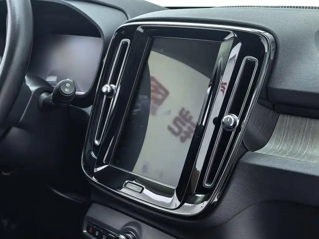 Volvo XC40 2020 — фото 32