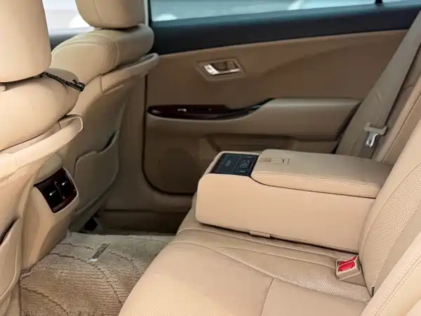 Toyota Crown 2010