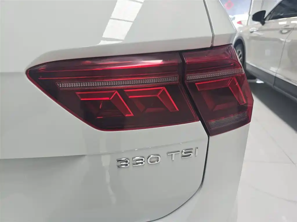 Volkswagen Tiguan L 2023 — фото 24
