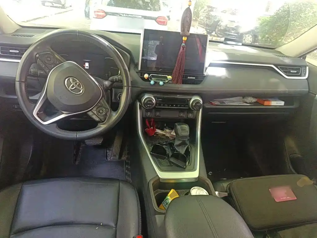 Toyota RAV4 2022 — фото 13