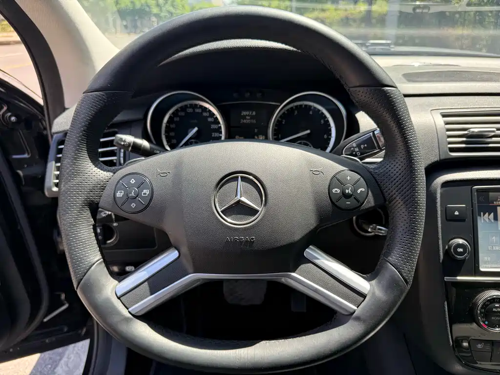 Mercedes-Benz R-Class 2017 — фото 22