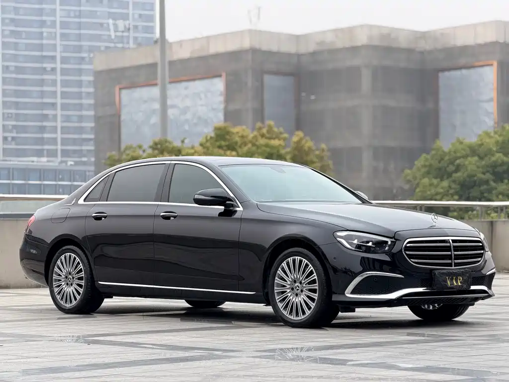 Mercedes-Benz E-Class 2023 — фото 8