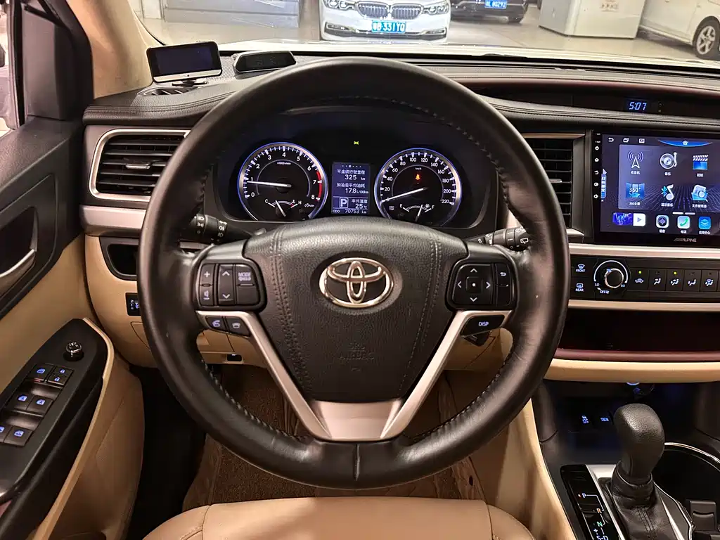 Toyota Highlander 2016 — фото 6