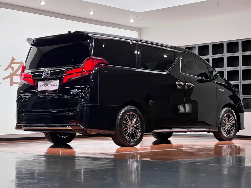 Toyota Alphard 2023 — фото 7