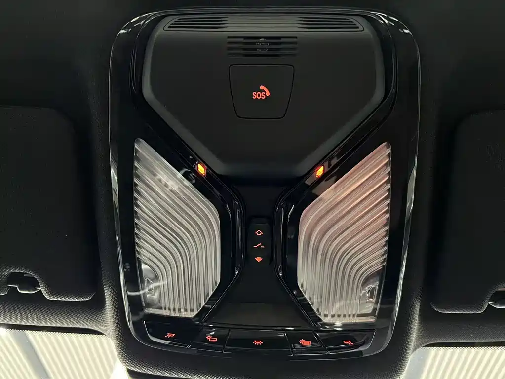 BMW 5 Series 2019 — фото 19