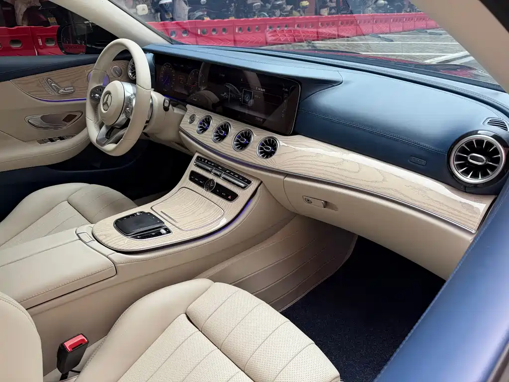 Mercedes-Benz E-Class 2020 — фото 13