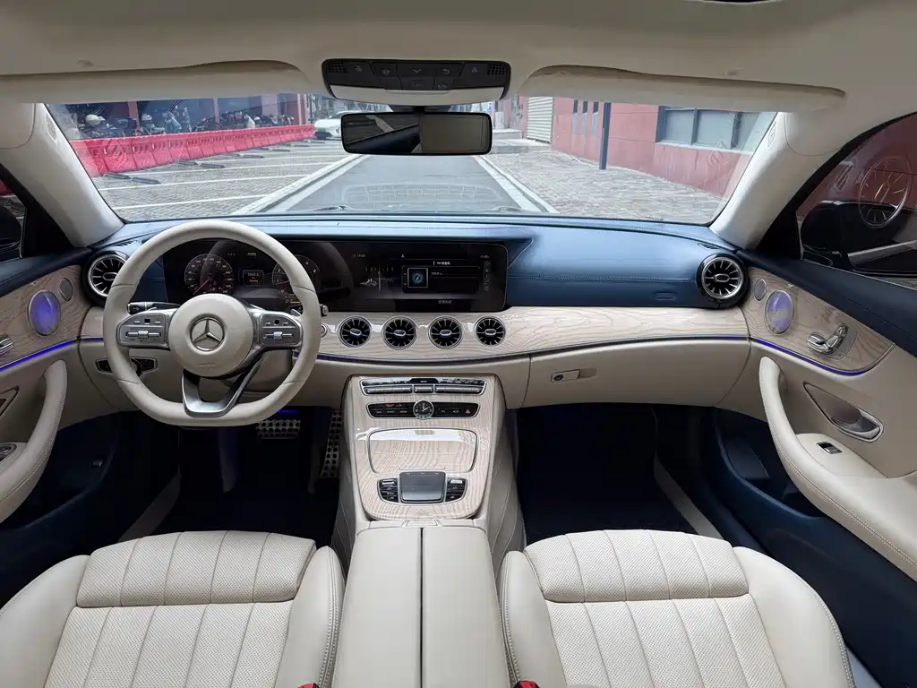 Mercedes-Benz E-Class 2020 — фото 15