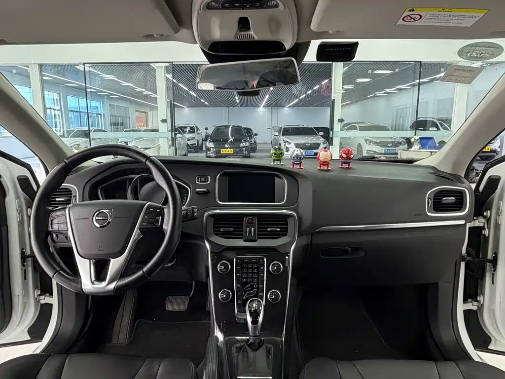 Volvo V40 2017 — фото 12
