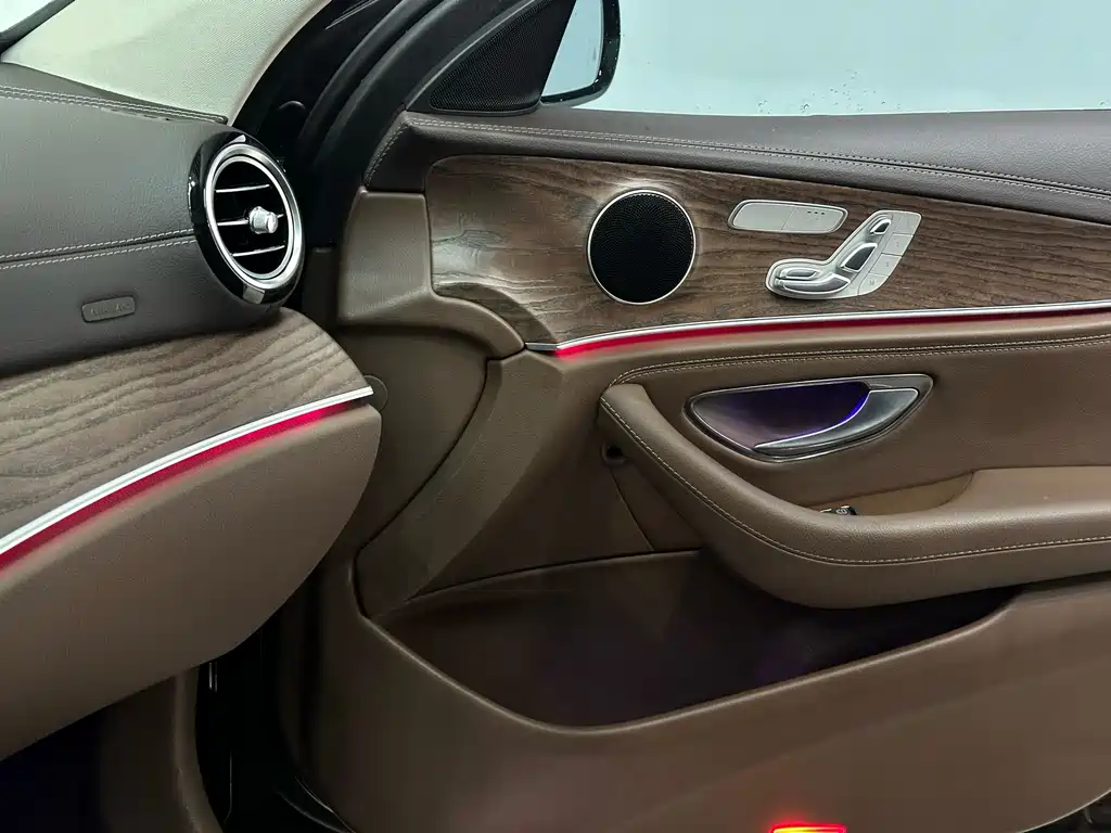 Mercedes-Benz E-Class 2021 — фото 16