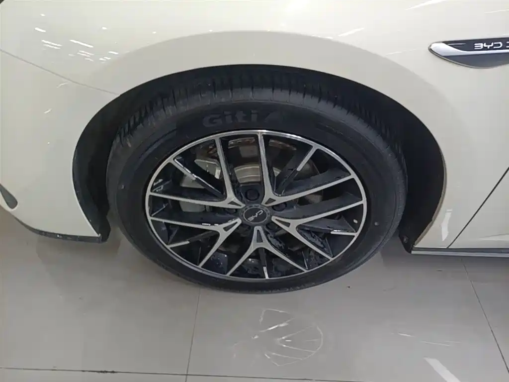BYD Seal 07 DM-i 2025 — фото 23