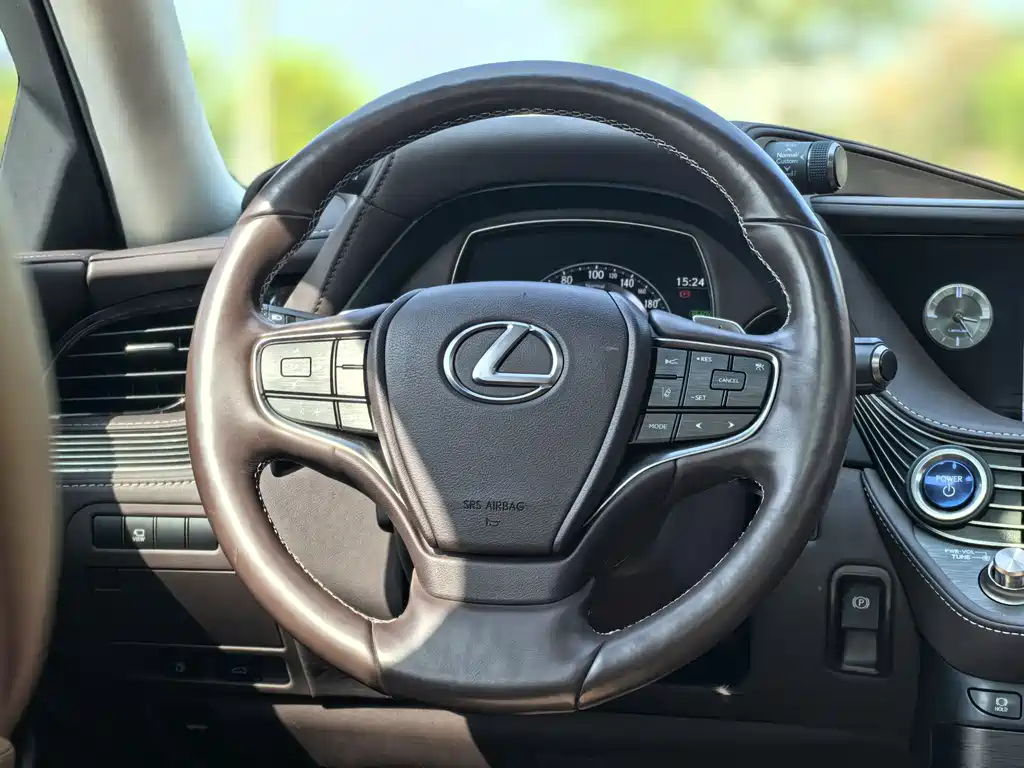 Lexus LS 2020 — фото 11