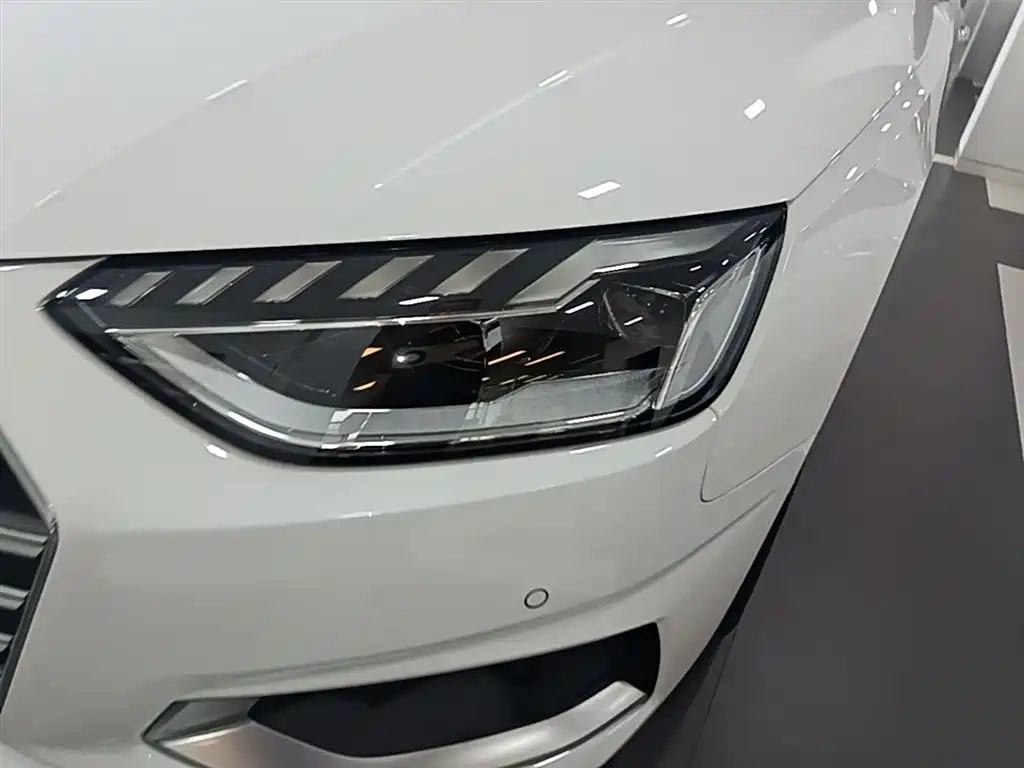 Audi A4L 2021 — фото 24
