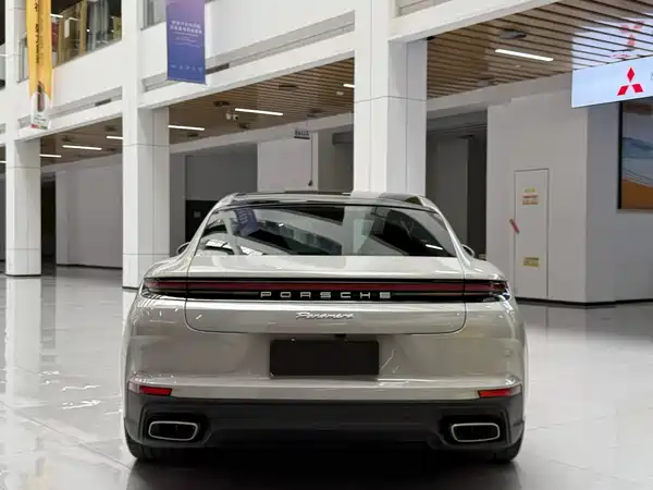Porsche Panamera 2025