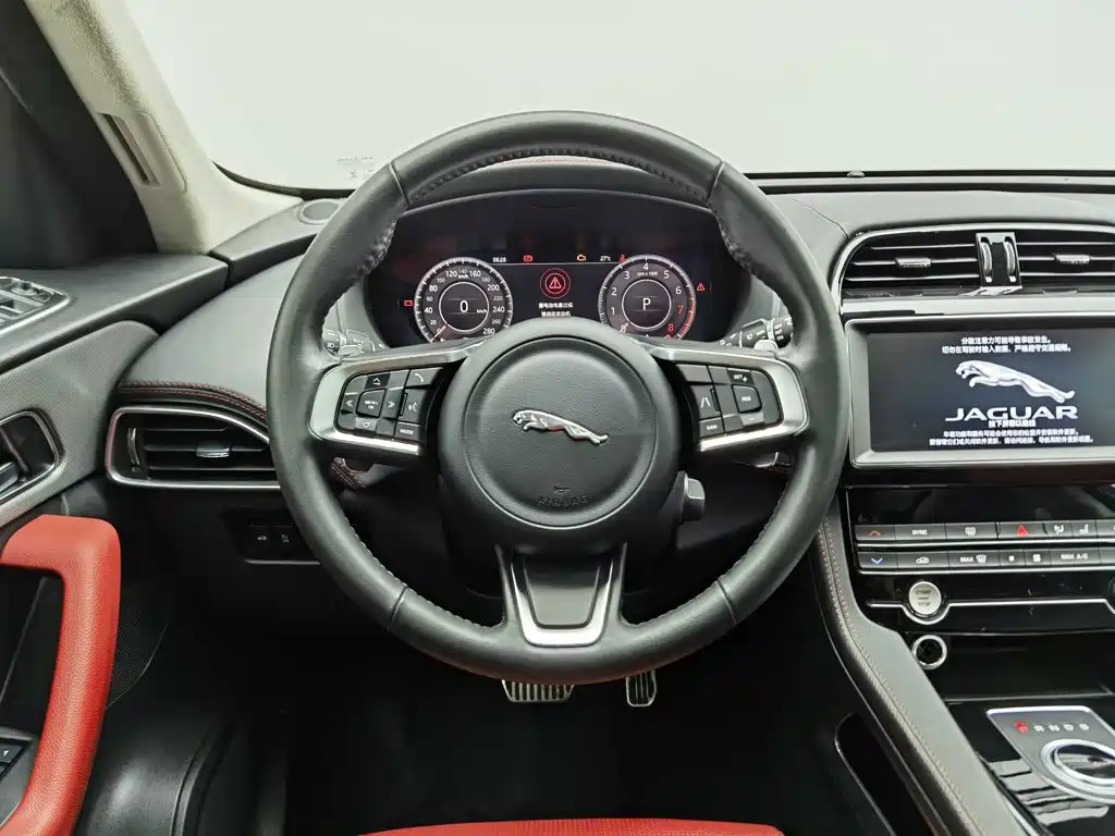Jaguar F-PACE 2020 — фото 11
