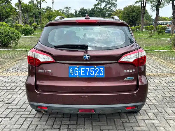 Venucia T70 2015