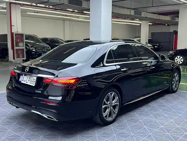 Mercedes-Benz E-Class 2022