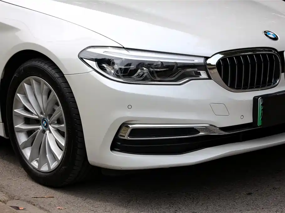 BMW 5 Series New Energy 2019 — фото 17