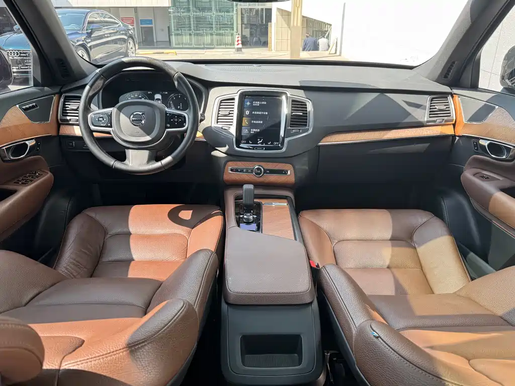 Volvo XC90 2022 — фото 18