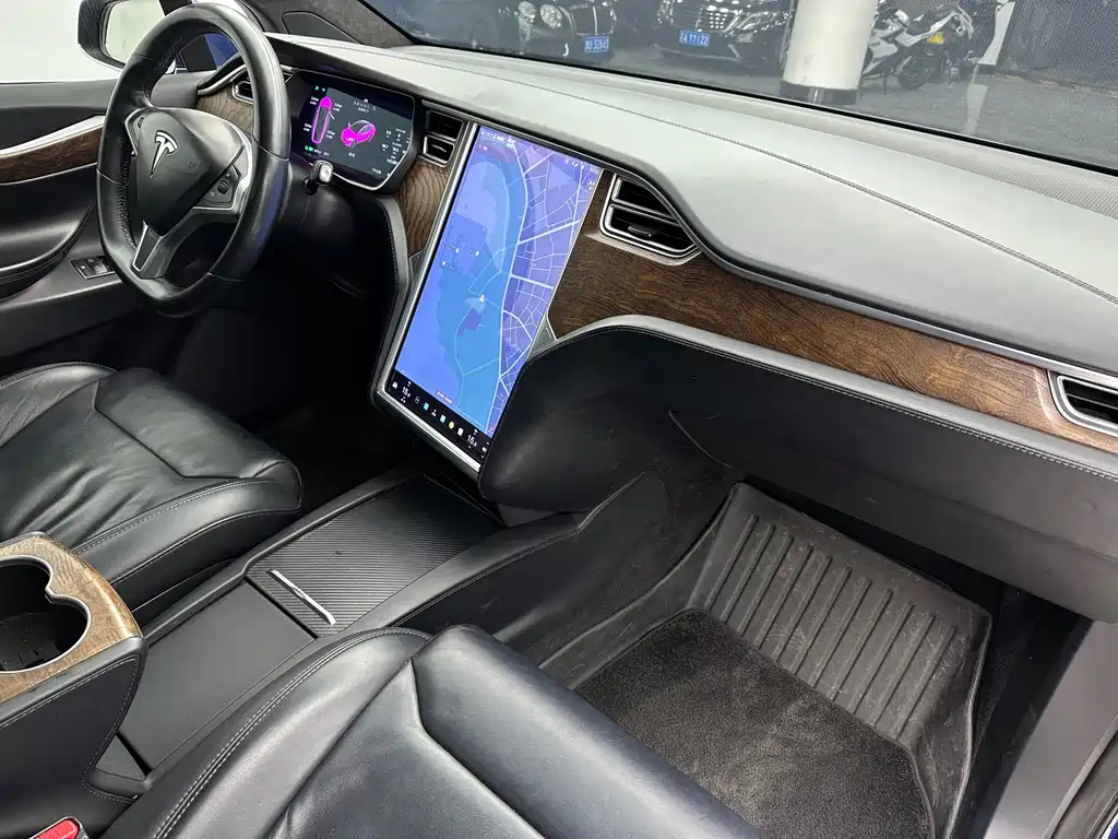 Tesla Model X 2017 — фото 21