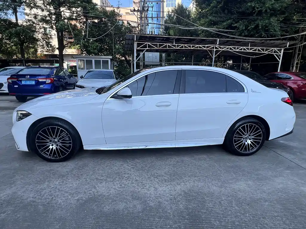 Mercedes-Benz C-Class 2024