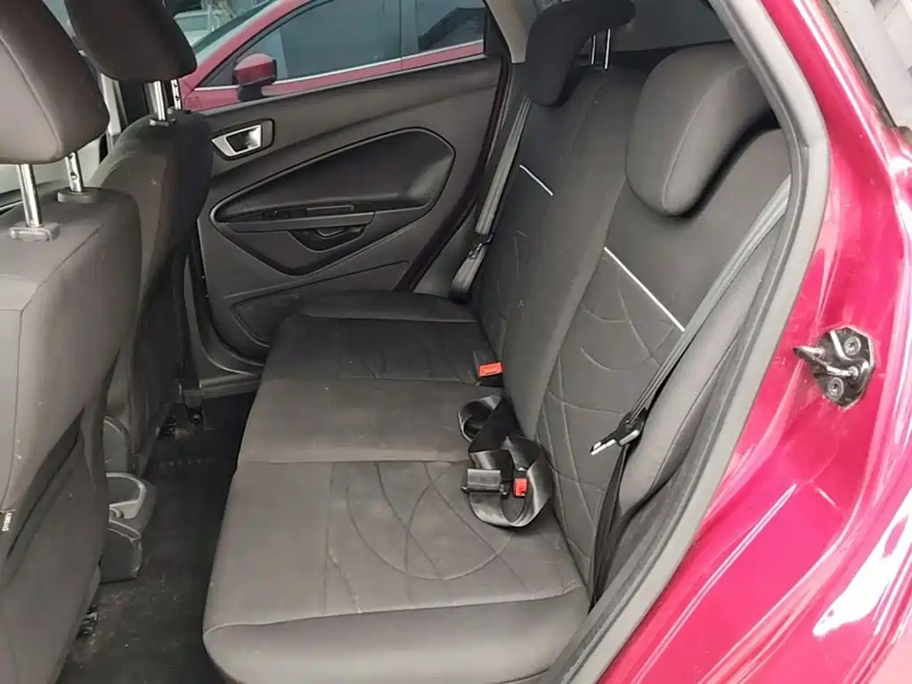 Ford Fiesta 2015 — фото 17