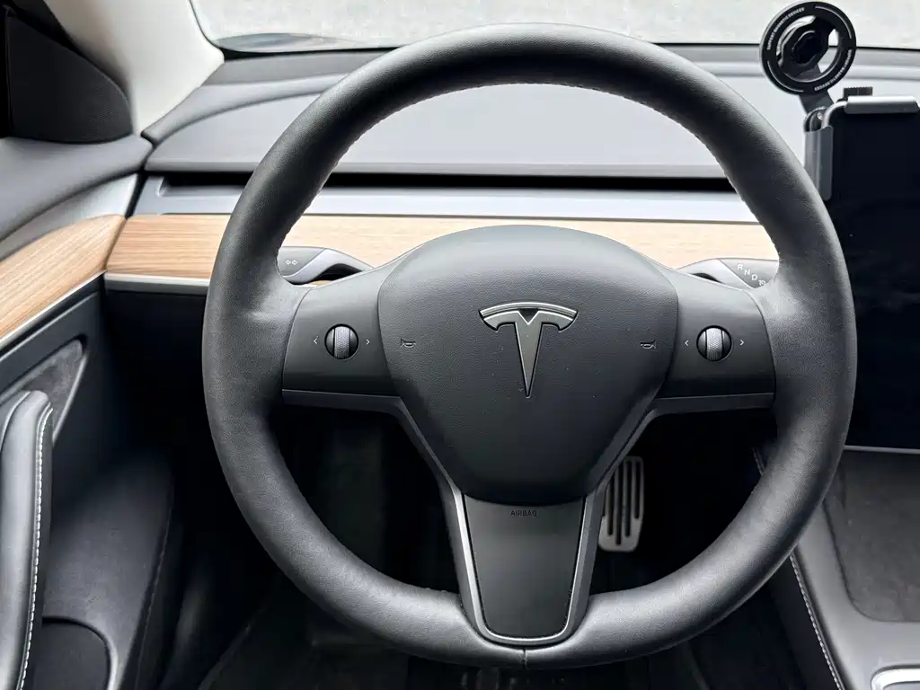 Tesla Model 3 2023 — фото 14