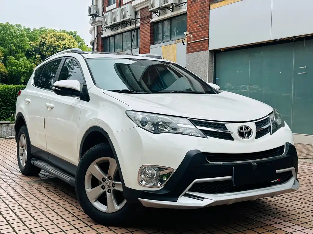 Toyota RAV4 2014 — фото 3