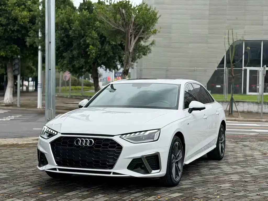Audi A4L 2020 — фото 1