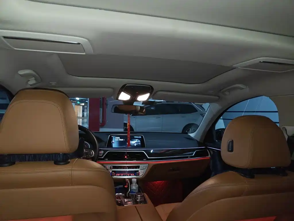 BMW 7 Series 2017 — фото 15