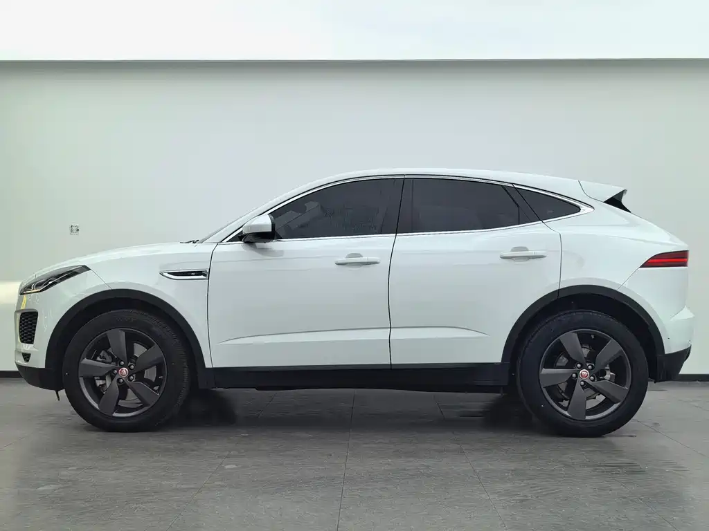 Jaguar E-PACE 2020 — фото 7