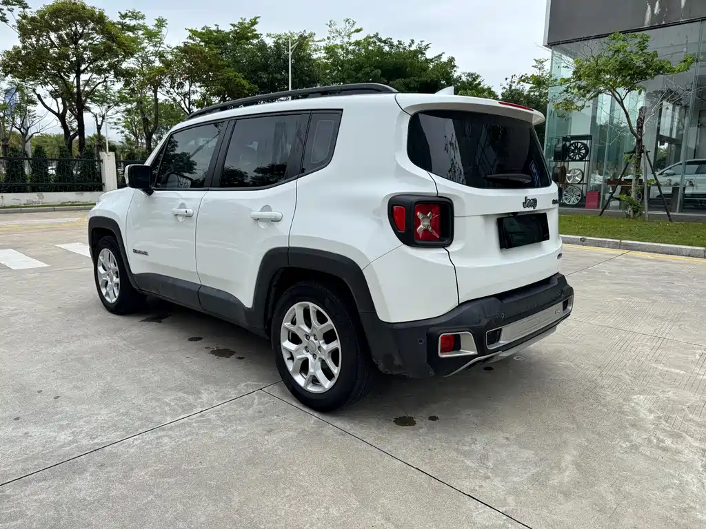 Jeep Renegade 2018 — фото 5