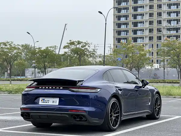Porsche Panamera 2021