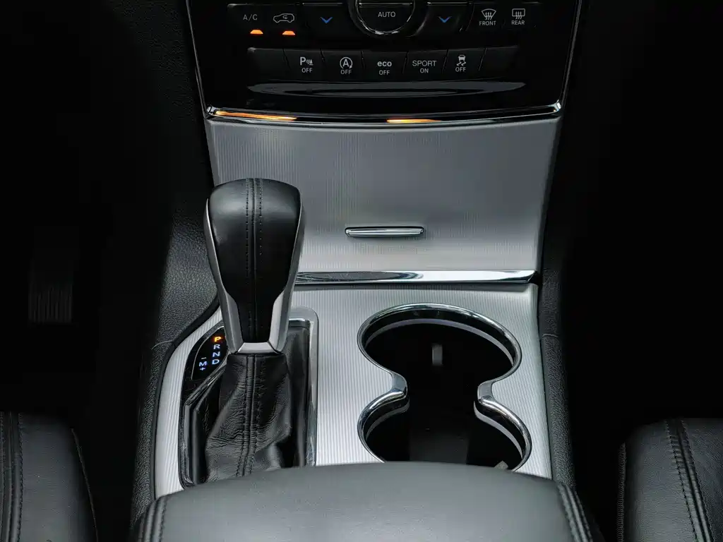 Jeep Grand Cherokee 2022 — фото 15