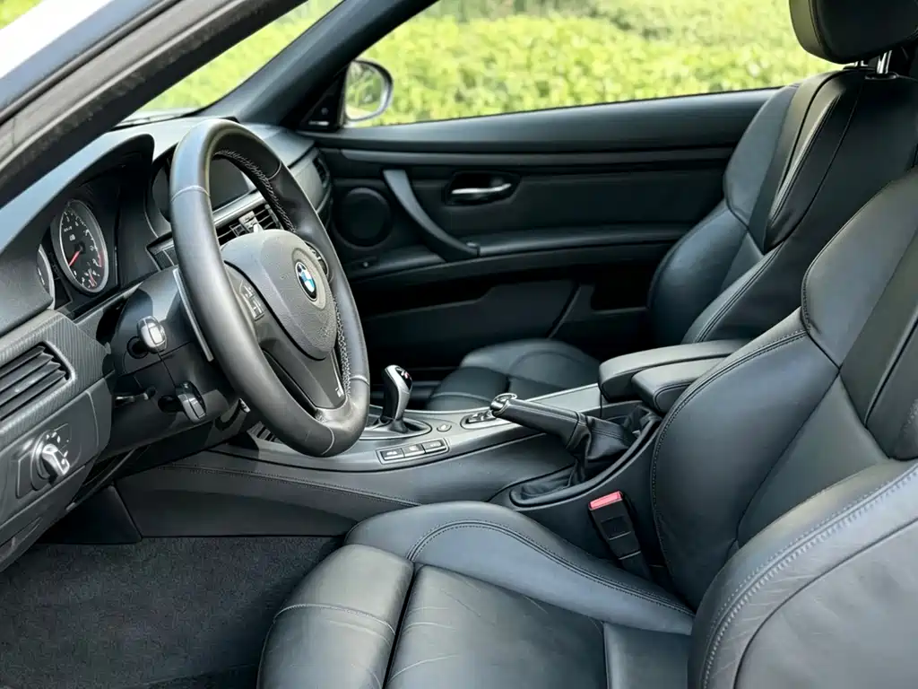 BMW M3 2010 — фото 11