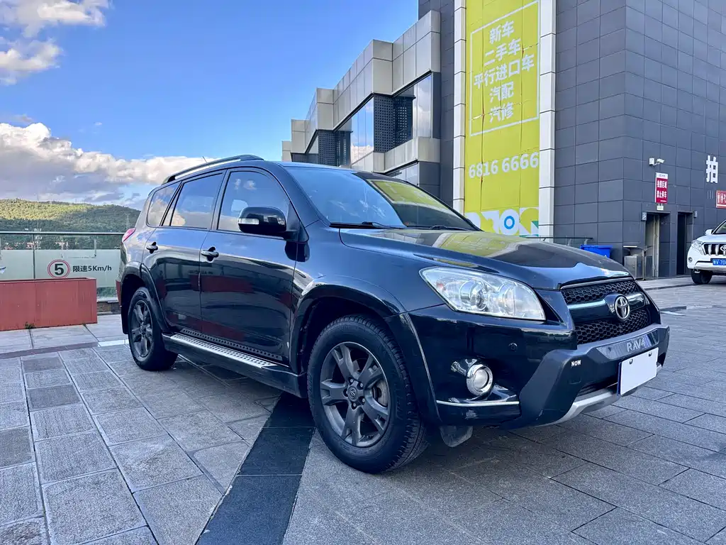 Toyota RAV4 2012 — фото 3
