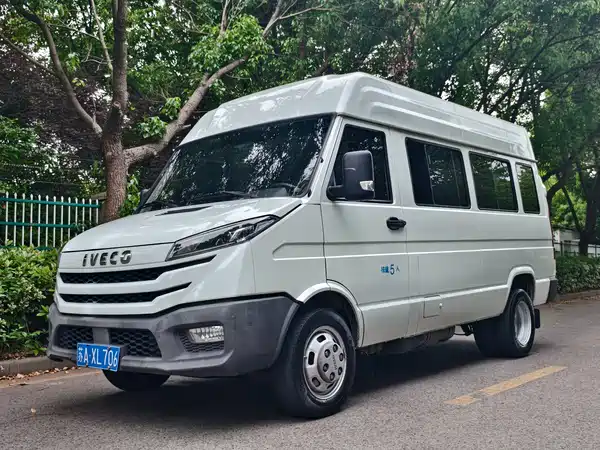 Iveco Proud 2025