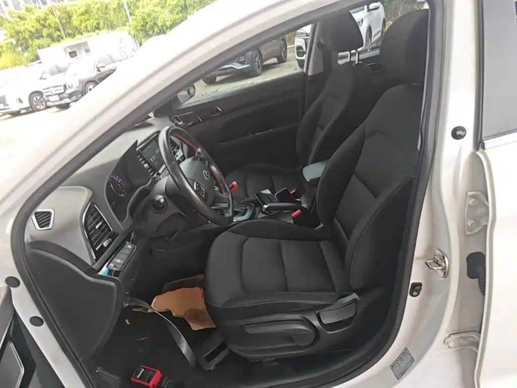 Hyundai Elantra 2019 — фото 15