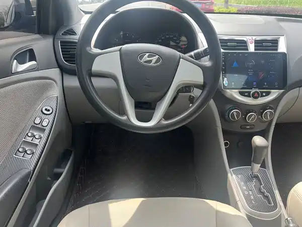 Hyundai Accent 2010