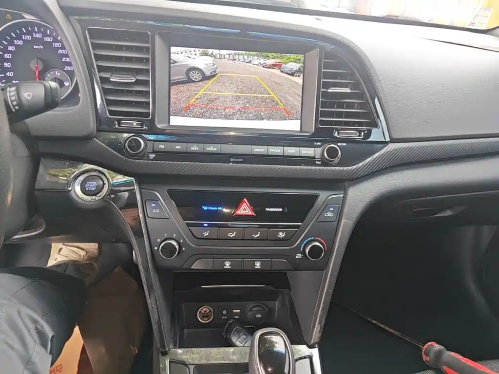 Hyundai Elantra 2019 — фото 13