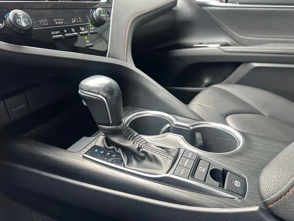 Toyota Camry 2022 — фото 21