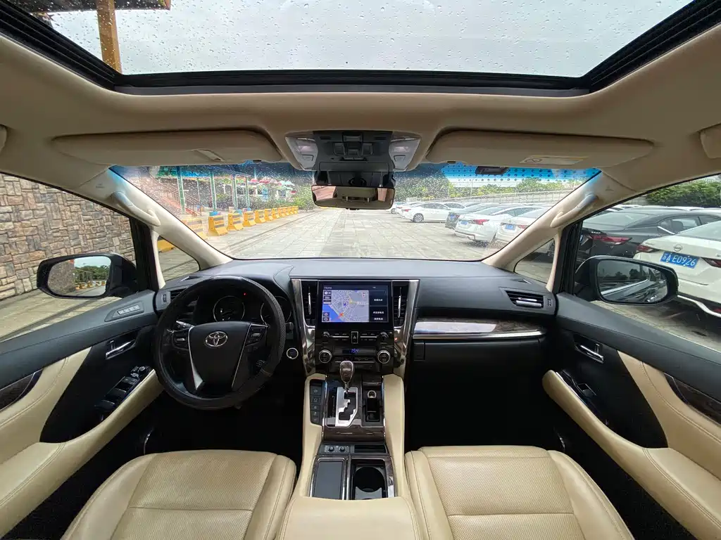 Toyota Alphard 2022 — фото 9