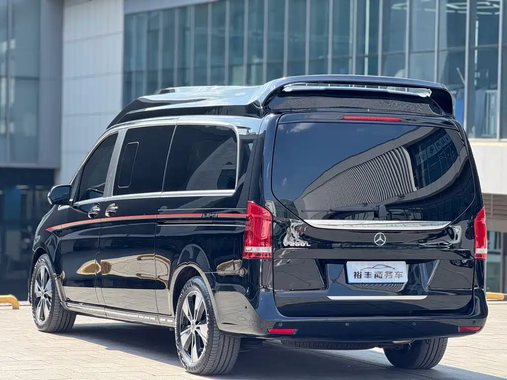 Mercedes-Benz V-Class 2023 — фото 16