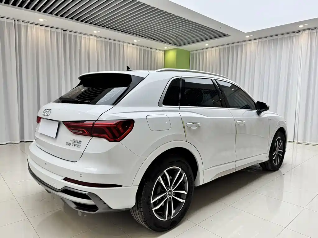 Audi Q3 2023 — фото 14